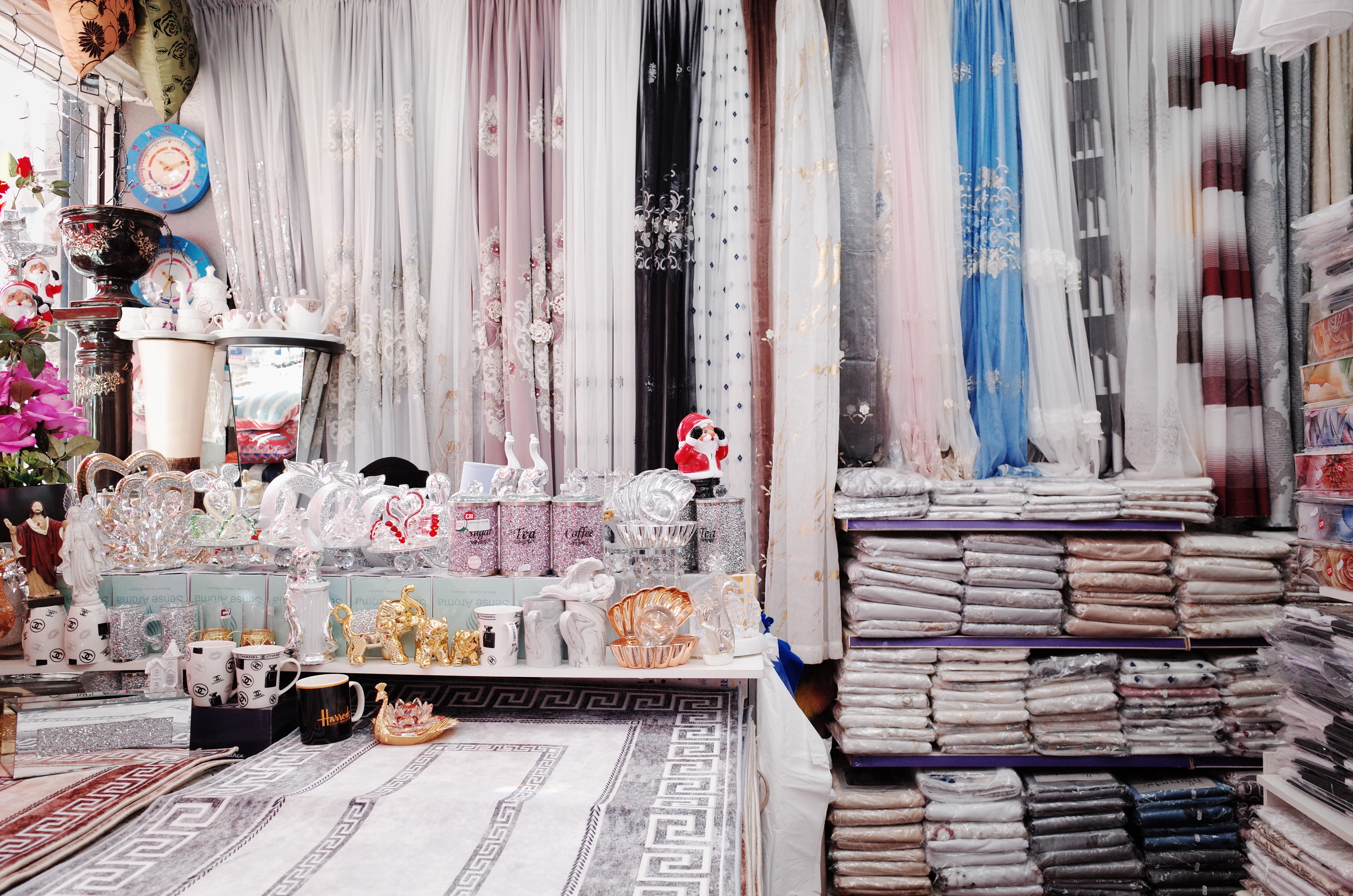 Oana Uciuf’s Lil’ Romanian: Reimagining Home Through Migration — image 3