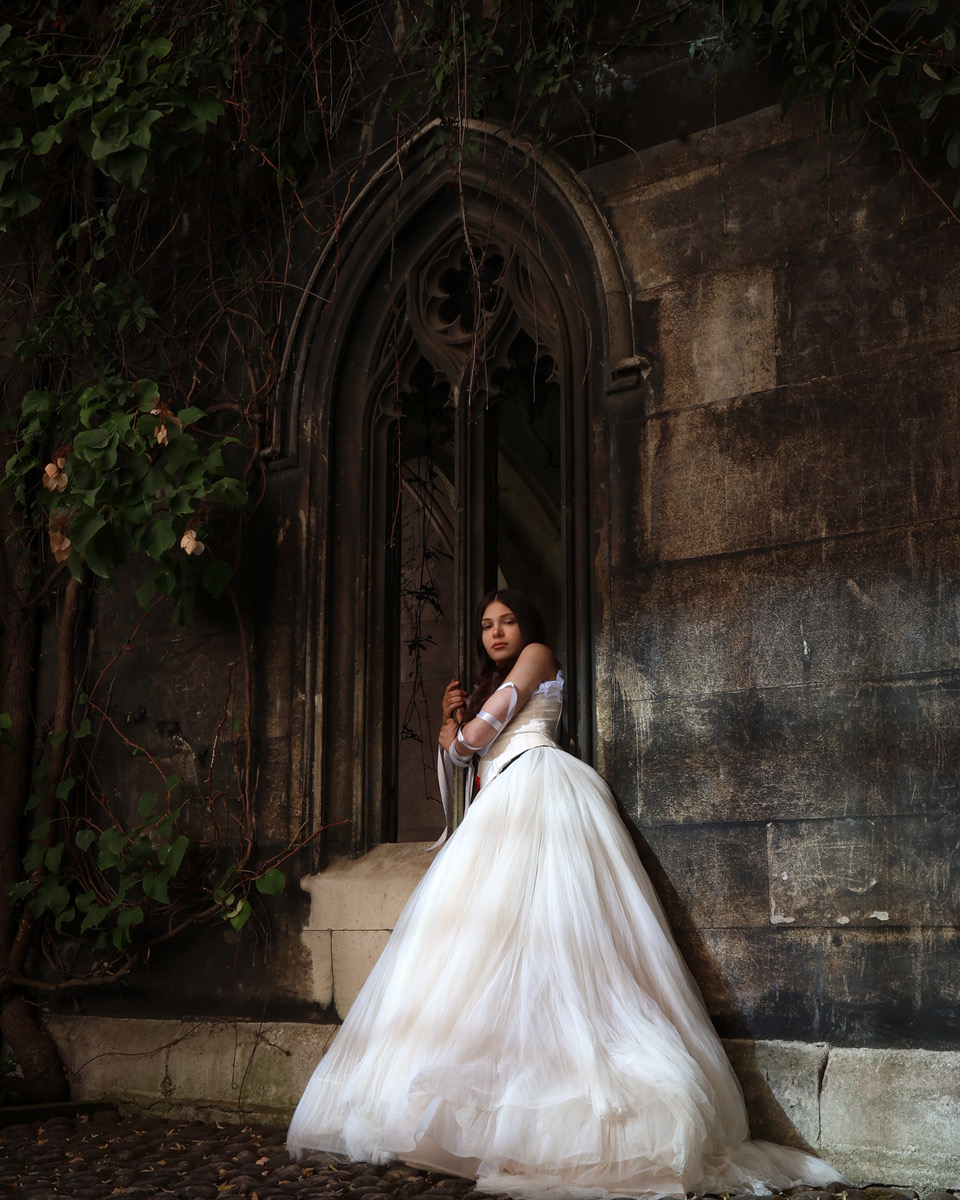 Fashion in the Shadows: Inside a Dark, Cinematic Editorial — image 1