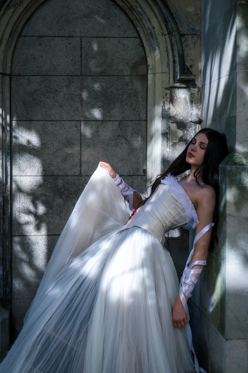 Fashion in the Shadows: Inside a Dark, Cinematic Editorial — image 2